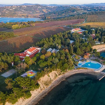 Depandansa Bor** 度假村 2*