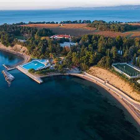 Depandansa Bor** Semesteranläggning (resort) 2*