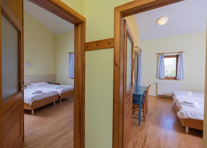 Depandansa Bor** Semesteranläggning (resort) 2*