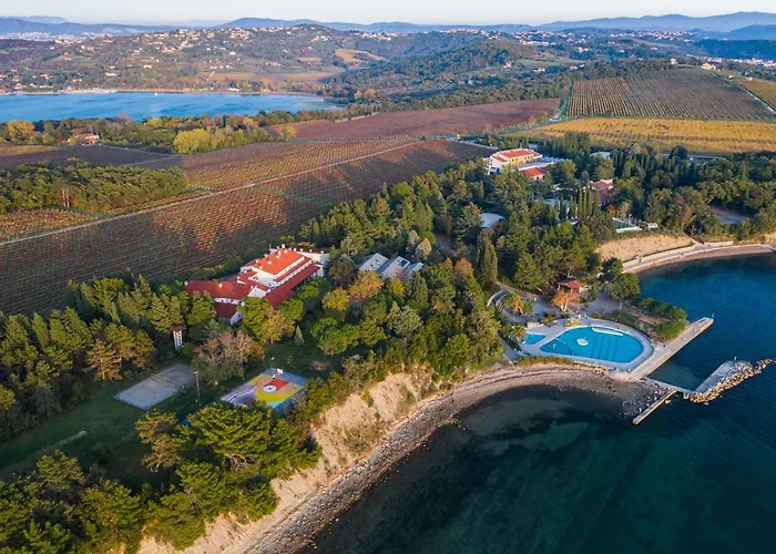 Depandansa Bor** אתר נופש 2*